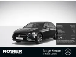 Schwarz / kosmosschwarz (metallic) Gebraucht 2024 Mercedes 200 Coupé | 29.890 €