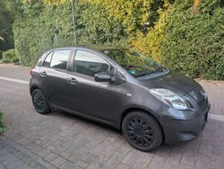 Schwarz Gebraucht 2010 Toyota Yaris Limousine | 2.799 € (Fairer Preis)
