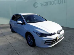 Weiß Gebraucht 2024 VW Golf VIII Life Limousine | 26.240 € (Fairer Preis)