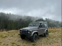 Grau Gebraucht 2012 Land Rover Defender SUV | 34.000 € (Teuer)