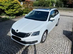 Weiß Gebraucht 2018 Skoda Octavia Style Kombi | 15.000 € (Guter Preis)