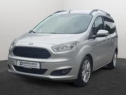 Silber Gebraucht 2018 Ford Tourneo Courier Titanium Van / Kleinbus | 11.990 € (Guter Preis)