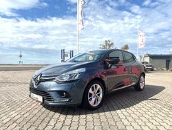 Grau Gebraucht 2017 Renault Clio IV LIMITED Limousine | 9.899 € (Etwas zu teuer)
