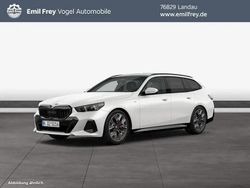 Mineralweiß metallic Neu 2025 BMW 540 Performance Kombi | 77.790 € (Fairer Preis)