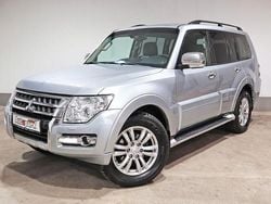 Silber Gebraucht 2016 Mitsubishi Pajero Top SUV | 29.500 € (Etwas zu teuer)
