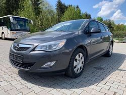 Grau Gebraucht 2011 Opel Astra Selection Kombi | 2.975 €