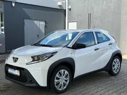 Weiß Gebraucht 2023 Toyota Aygo Kleinwagen | 12.800 € (Guter Preis)