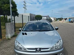 Silber Gebraucht 2005 Peugeot 206 CC Quiksilver Cabrio | 2.599 € (Etwas zu teuer)