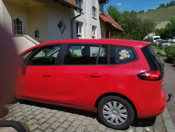 Rot Gebraucht 2016 Opel Zafira Tourer Edition Van / Kleinbus | 8.250 € (Fairer Preis)