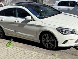 Weiß Gebraucht 2017 Mercedes CLA180 Shooting Brake Urban Kombi | 17.999 € (Fairer Preis)