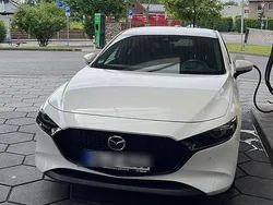 Weiß Gebraucht 2020 Mazda 3 Selection Kleinwagen | 18.000 € (Fairer Preis)