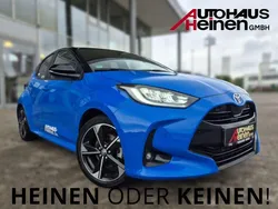Neptune blue (8t6)/ black (202 Gebraucht 2024 Toyota Yaris Hybrid Edition Limousine | 25.990 € (Guter Preis)