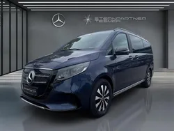 Blau Gebraucht 2024 Mercedes EQV300 Avantgarde Van / Kleinbus | 58.900 €