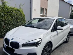Weiß Gebraucht 2020 BMW 225 Active Tourer iPerformance Van / Kleinbus | 13.500 € (Fairer Preis)