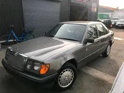 Grau Gebraucht 1986 Mercedes E230 Limousine | 4.350 €