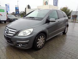 Grau Gebraucht 2011 Mercedes B200 Van / Kleinbus | 2.299 € (Fairer Preis)