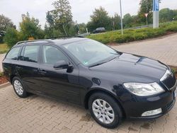 Schwarz Gebraucht 2011 Skoda Octavia Kombi | 5.750 € (Teuer)