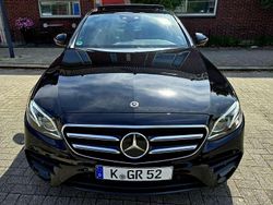 Schwarz Gebraucht 2019 Mercedes E200 AMG line Limousine | 30.400 € (Etwas zu teuer)