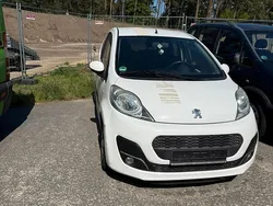 Weiß Gebraucht 2013 Peugeot 107 Kleinwagen | 1.200 € (Teuer)