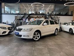 Weiß Gebraucht 2012 Skoda Octavia Elegance Kombi | 5.999 € (Superpreis)