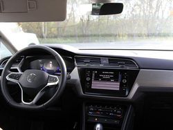 Schwarz Gebraucht 2025 VW Touran Comfortline Van / Kleinbus | 33.450 € (Fairer Preis)