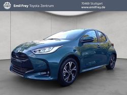 Grün Neu 2025 Toyota Yaris Hybrid Comfort Limousine | 27.590 € (Etwas zu teuer)