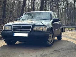 Blau Gebraucht 1997 Mercedes C200 Limousine | 2.400 € (Fairer Preis)