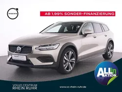 Silber bright dusk / metallic Gebraucht 2024 Volvo V60 CC Plus Kombi | 41.990 € (Guter Preis)
