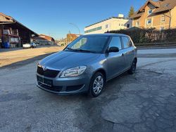 Grau Gebraucht 2014 Skoda Fabia Ambition Limousine | 2.750 € (Fairer Preis)