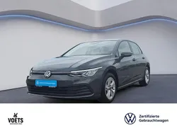 Grau Gebraucht 2020 VW Golf VIII Life Limousine | 16.595 € (Fairer Preis)
