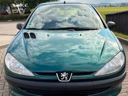 Grün Gebraucht 2000 Peugeot 206 Style Limousine | 1.699 € (Fairer Preis)