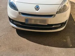 Weiß Gebraucht 2012 Renault Grand Scénic III Bose Edition Van / Kleinbus | 4.900 € (Fairer Preis)