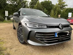 Grau Gebraucht 2025 VW Passat Elegance Kombi | 35.500 €