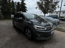 Grau Gebraucht 2020 VW Touran Van / Kleinbus | 15.900 € (Guter Preis)
