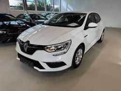 Weiß Gebraucht 2017 Renault Mégane IV Life Limousine | 10.490 € (Fairer Preis)