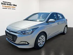 Silber Gebraucht 2018 Hyundai i20 Classic Limousine | 9.490 € (Fairer Preis)