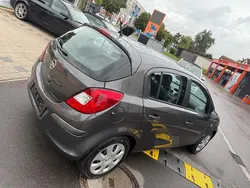 Grau Gebraucht 2011 Opel Corsa Kleinwagen | 2.700 € (Fairer Preis)