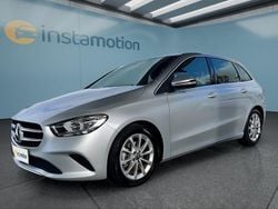 Silber Gebraucht 2022 Mercedes B180 Van / Kleinbus | 25.149 € (Guter Preis)