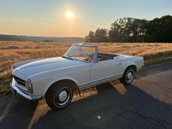 Weiß Gebraucht 1965 Mercedes 230 Cabrio | 129.000 €