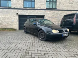 Schwarz Gebraucht 2000 VW Golf IV Limousine | 300 € (Guter Preis)