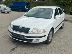 Weiß Gebraucht 2004 Skoda Octavia Limousine | 1.999 € (Superpreis)