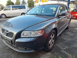 Grau Gebraucht 2011 Volvo S40 Momentum Limousine | 3.900 €