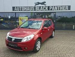 Rot Gebraucht 2012 Dacia Sandero Lauréate Kleinwagen | 3.999 € (Fairer Preis)
