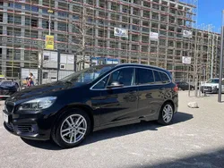 Schwarz Gebraucht 2016 BMW 218 Gran Tourer Sport Line Van / Kleinbus | 12.900 € (Fairer Preis)