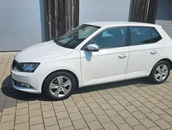 Weiß Gebraucht 2017 Skoda Fabia Kleinwagen | 9.700 € (Fairer Preis)