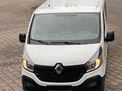 Weiß Gebraucht 2018 Renault Trafic Van / Kleinbus | 15.990 € (Etwas zu teuer)