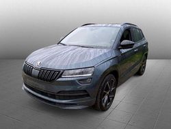 Grau (quarz grau metallic) Gebraucht 2021 Skoda Karoq SportLine SUV | 30.590 € (Fairer Preis)