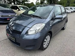 Grau Gebraucht 2009 Toyota Yaris Cool Limousine | 3.990 € (Fairer Preis)