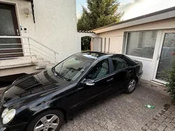 Schwarz Gebraucht 2002 Mercedes C200 Limousine | 2.500 €
