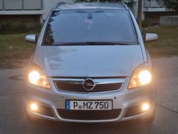 Grau Gebraucht 2006 Opel Zafira Sport Van / Kleinbus | 1.550 € (Guter Preis)